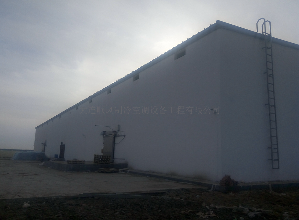 哈爾濱華隆集團藍狐基地(dì)冷(lěng)庫工(gōng)程