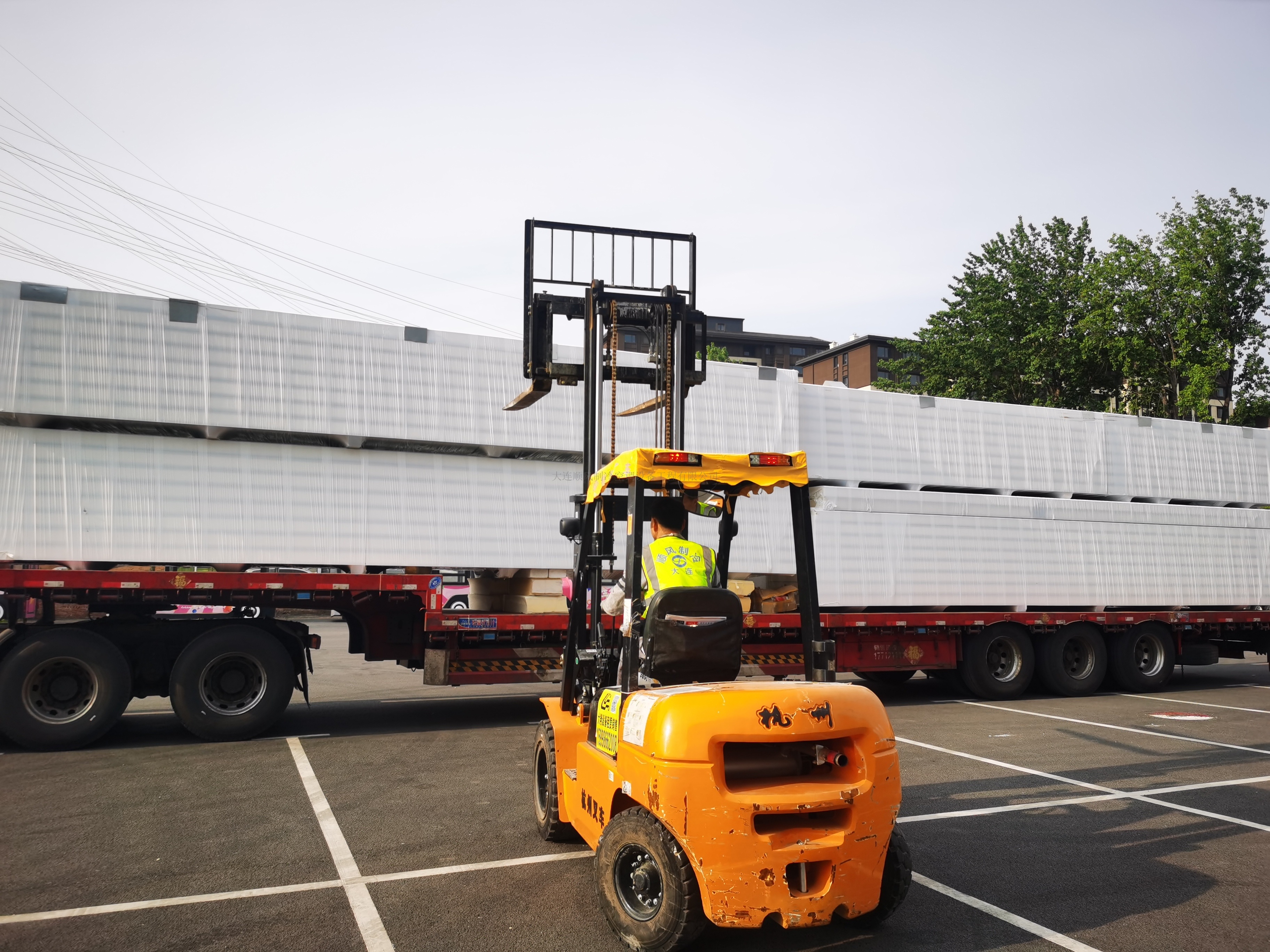 大(dà)連東方置業(yè)集團金(jīn)三角市場(chǎng)冷(lěng)庫