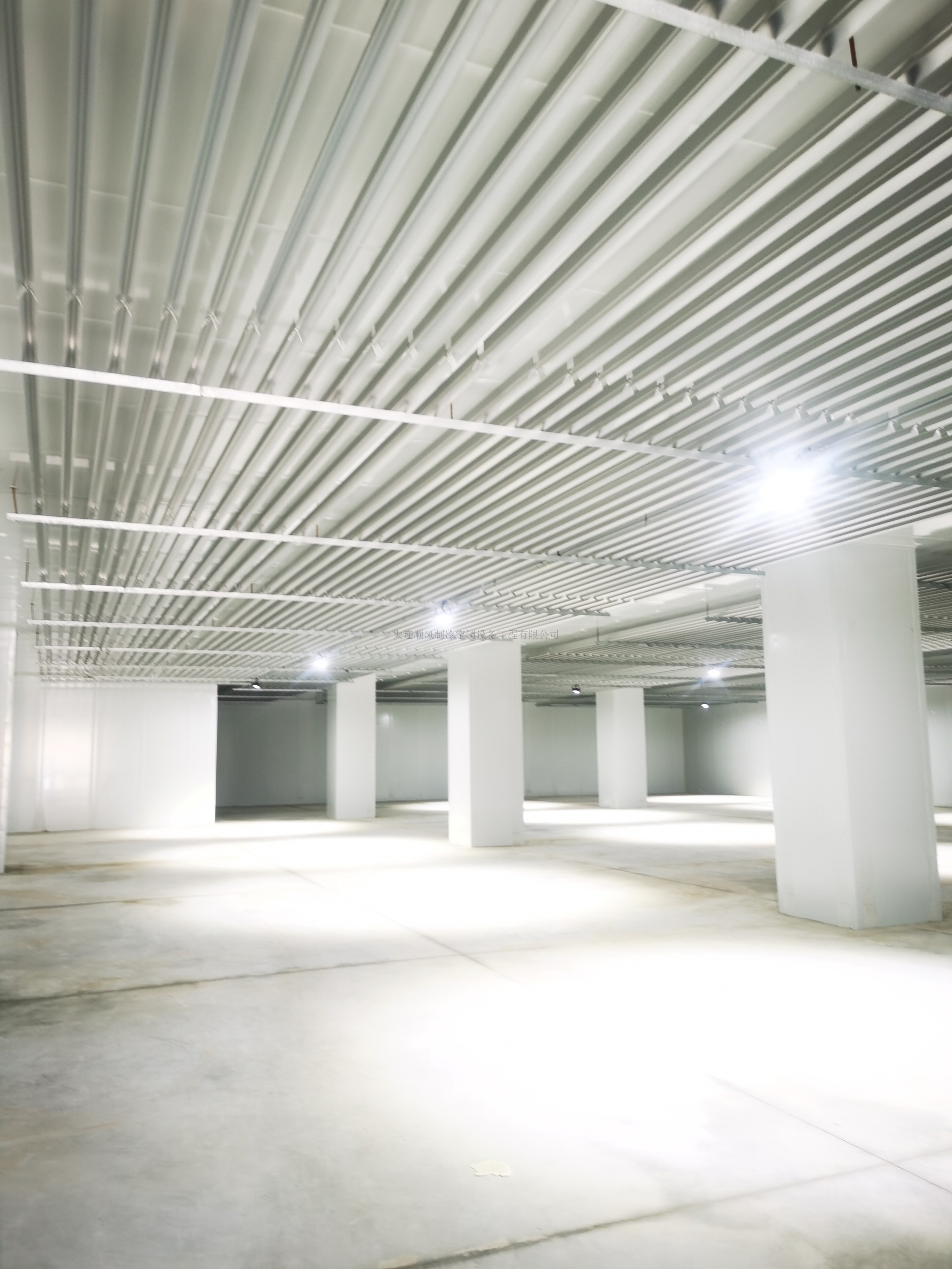 大(dà)連東方置業(yè)集團金(jīn)三角市場(chǎng)冷(lěng)庫