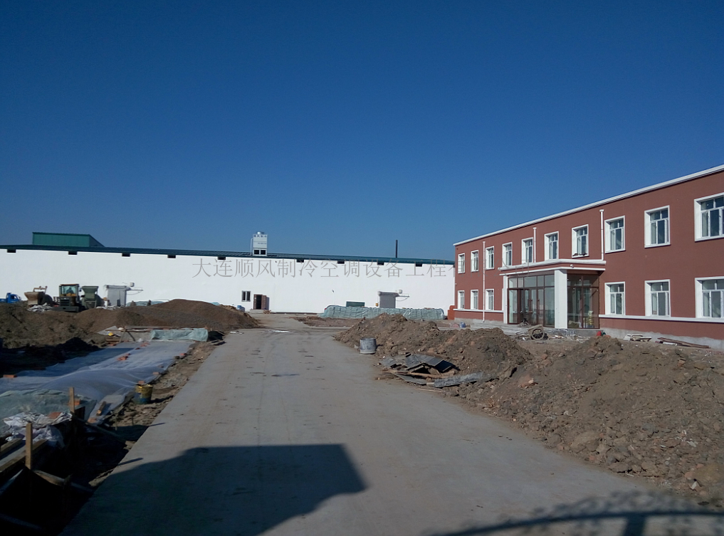 哈爾濱華隆集團藍狐基地(dì)冷(lěng)庫工(gōng)程